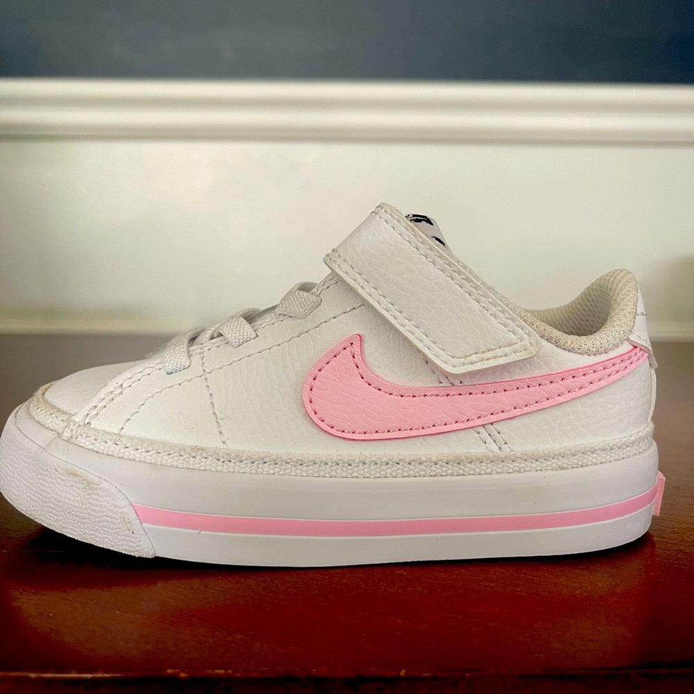Toddler girl size 7C Nike legacy